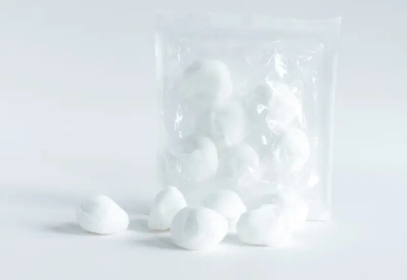 لماذا تعتبر الكرات الشاش ضرورية في العمليات الجراحية والطبية